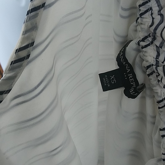 Banana Republic spaghetti straps shirt size XS - Picture 9 of 11